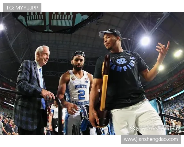 爱德华兹手感火热单节爆发砍下25分率队轻松取胜